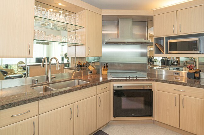 Building Photo - Fully Furnished and Spacious 2 Bedroom 2 Bath - OCEAN VIEW!