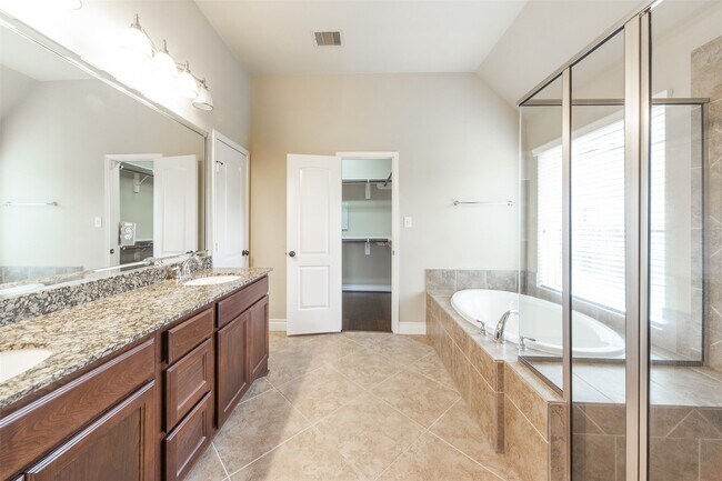 Building Photo - 27106 Cross Pointe Ct