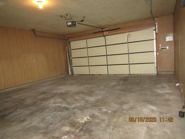 Building Photo - Freshly Painted/New Flooring home located closed to downtown Lawton/Ft. Sill
