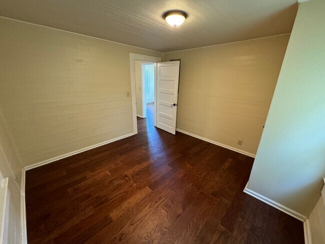 Building Photo - Updated 2/1 House in Old East Rome $995