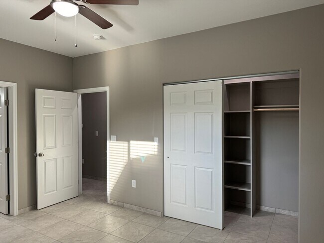 Building Photo - Beautiful Modern 3Bdm 2Ba Home, Easy Access to I-10, Must See!