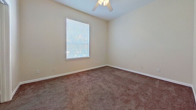 Building Photo - Beautiful Condominium on Beach Blvd!