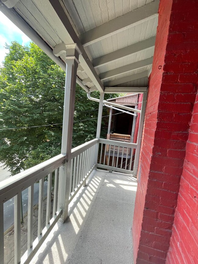 Building Photo - 642 Marietta Ave