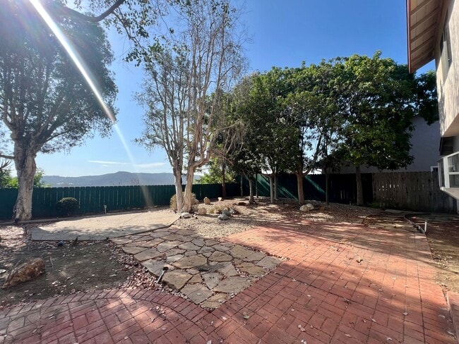 Building Photo - Spacious 4BD/2.5Bth Home in Rancho Penasqu...