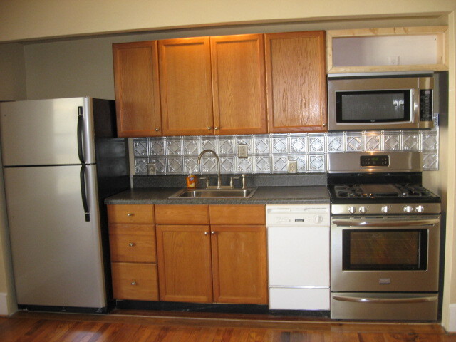 galley kitchen open to living/dining area - 4903 Oleander Dr