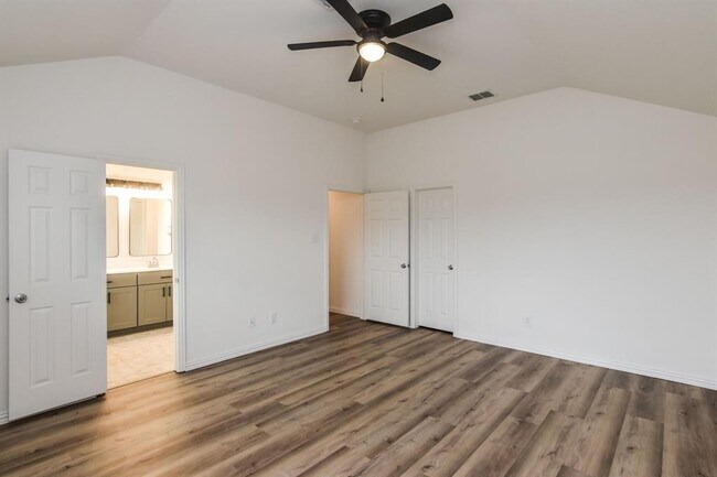 Building Photo - 2605 Cascade Cove Dr