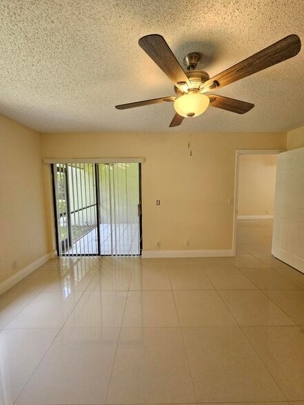 Building Photo - 480 Hardwood Pl