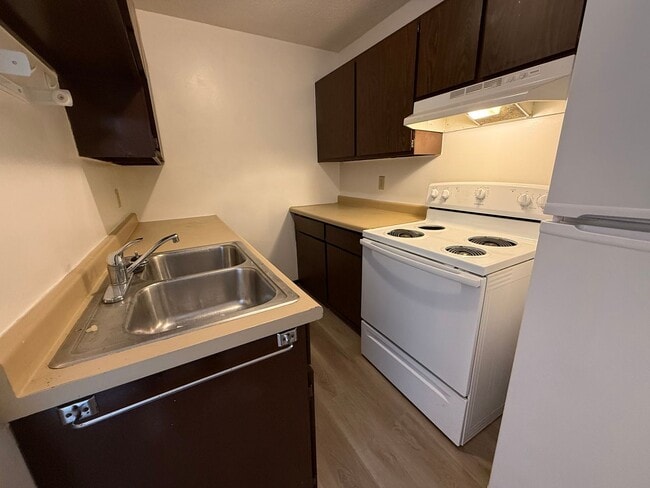 Interior Photo - 445 California St