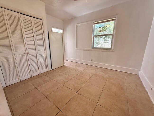 Building Photo - 926 33rd St