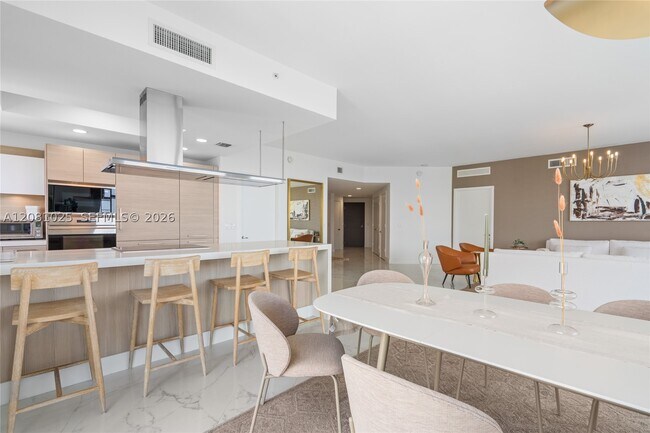 Building Photo - 17111 Biscayne Blvd