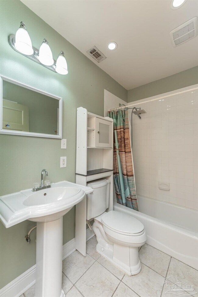 Building Photo - 418 Vancouver St