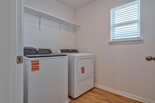 Building Photo - 129 Honey Bee Rd