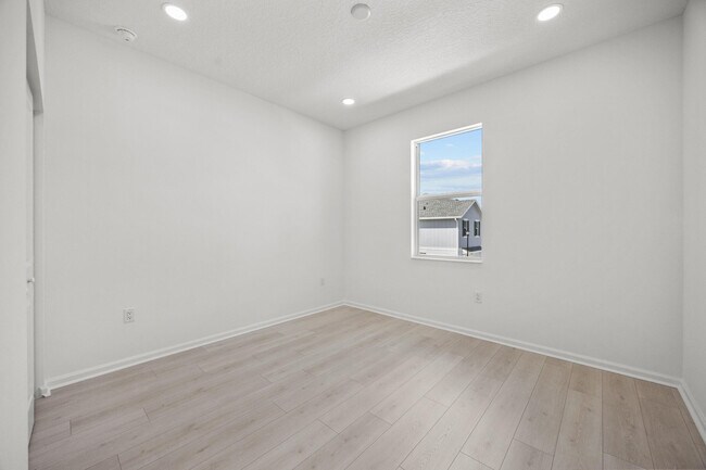 Building Photo - 4520 Longwood Lk Sq