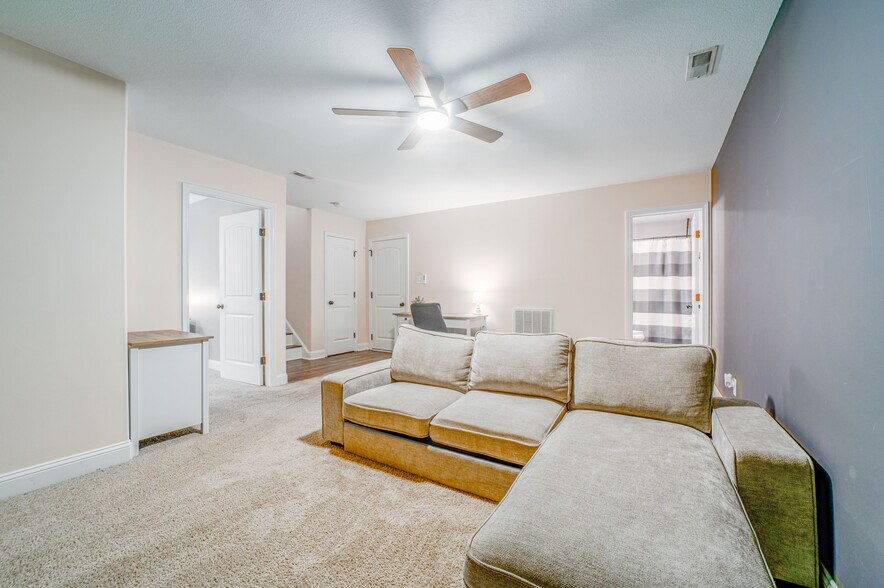 Building Photo - 7809 Elkton Ln