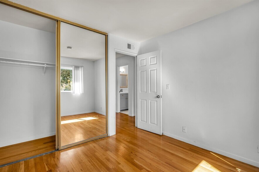 Building Photo - 246 Green Heath Pl