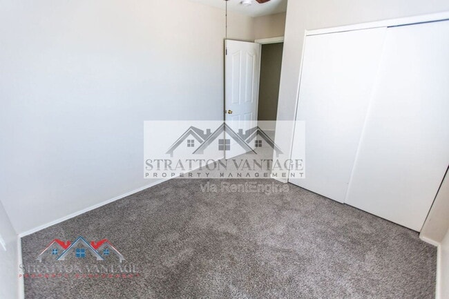 Building Photo - 2185 N Mosley Dr