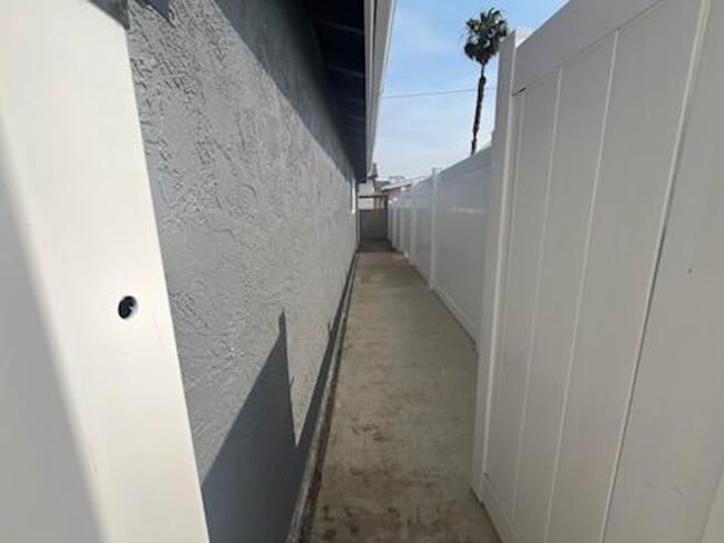 Building Photo - Imperial Beach - Newly Renovated Bungalow