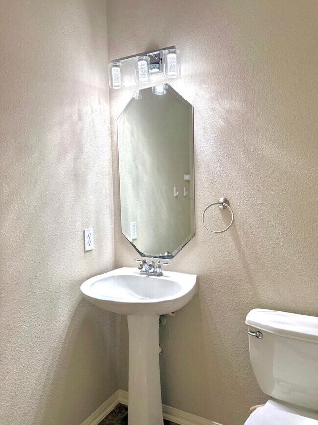 Building Photo - 107 W Spindle Tree Cir