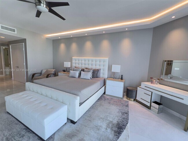 Building Photo - 17111 Biscayne Blvd