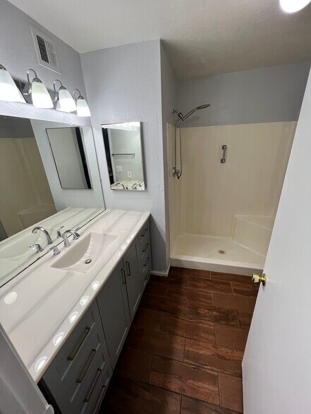 Building Photo - 5236 W Peoria Ave