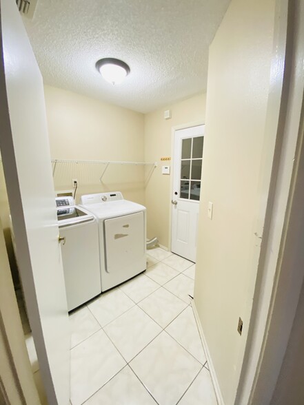 Laundry room - 2115 Richfield Cove Dr