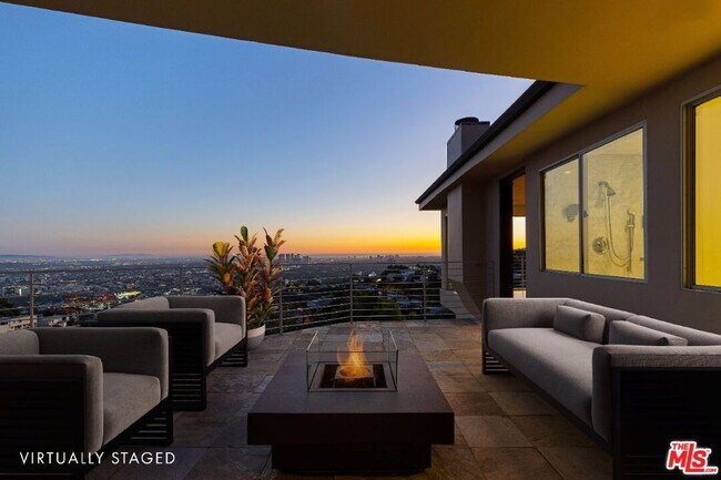 Building Photo - 8825 Hollywood Blvd