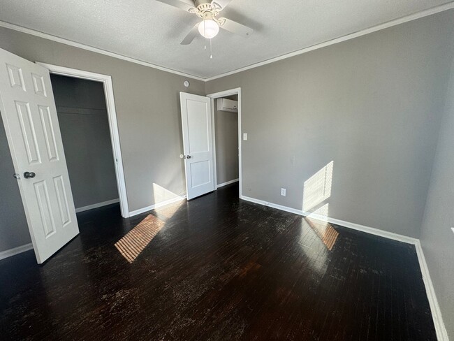 Building Photo - Adorable two bedroom one bathroom home loc...