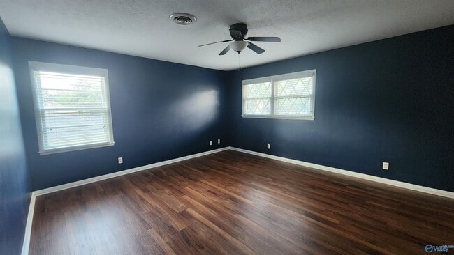Building Photo - 11402 Hillwood Dr SE