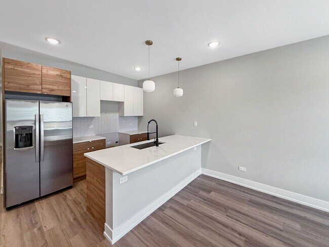 Building Photo - 6218 S King Dr