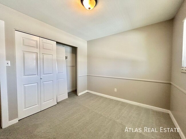 Building Photo - 9117 E Nassau Ave