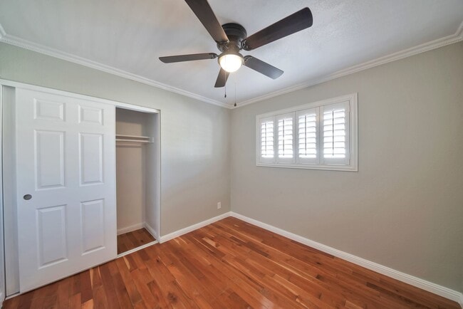 Building Photo - 6 Bed house with Pool near ASU