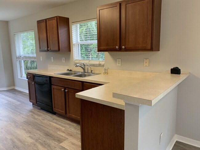 Building Photo - 4311 NE 23rd Pl