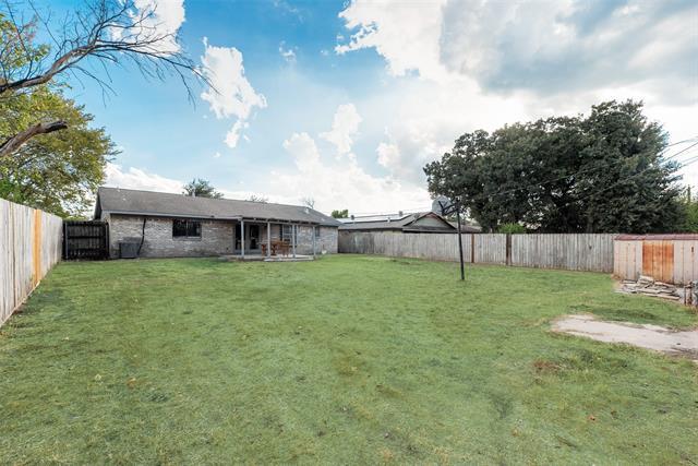 Building Photo - 9829 Grove Oaks Blvd