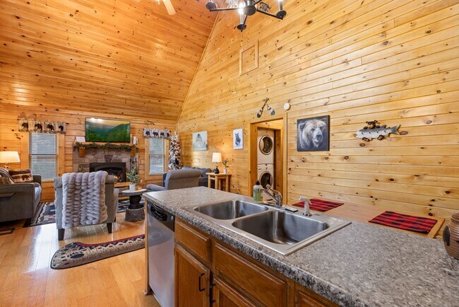 Building Photo - 1810 Trout Way