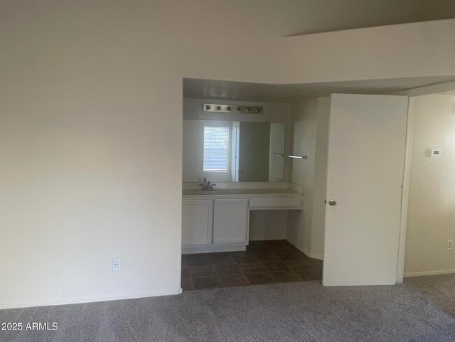 Building Photo - 441 S Maple