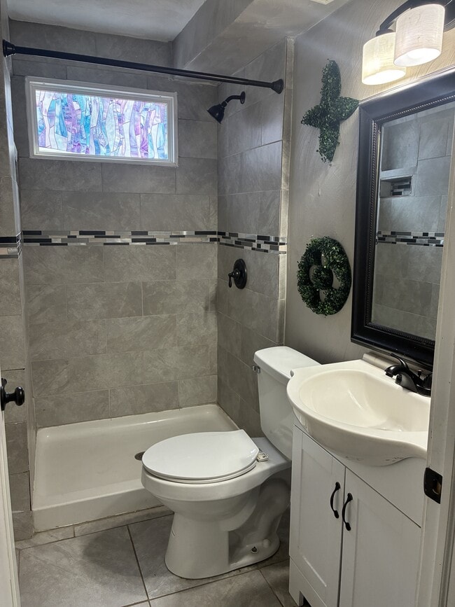 Building Photo - 2808 Beachmont Ave