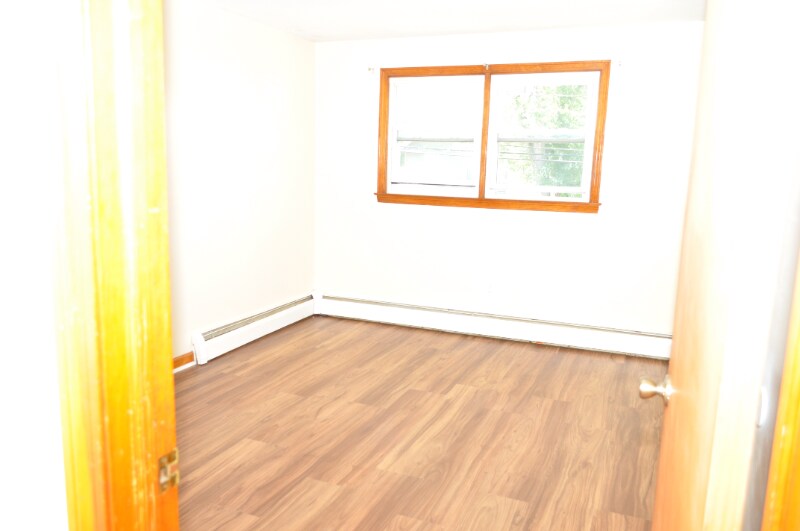 Building Photo - 12 Maple Ave