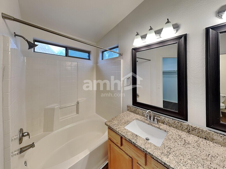 Building Photo - 14943 N 133rd Ln