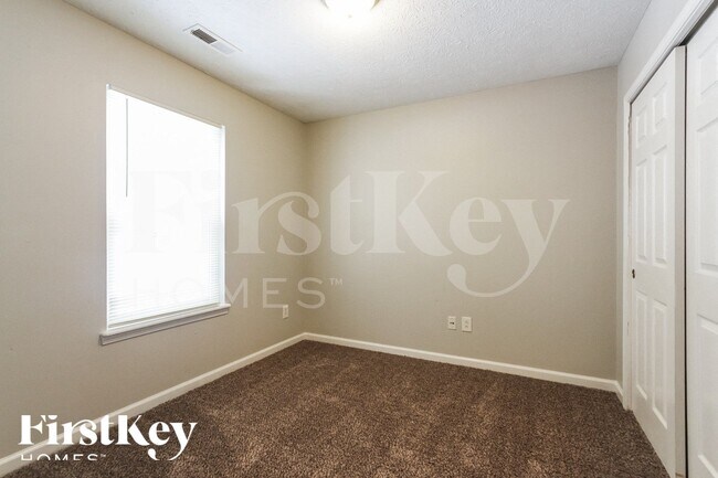 Building Photo - 2283 Layton Park Dr