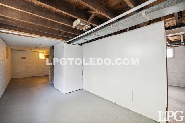 Building Photo - 4117 Thornton Ave