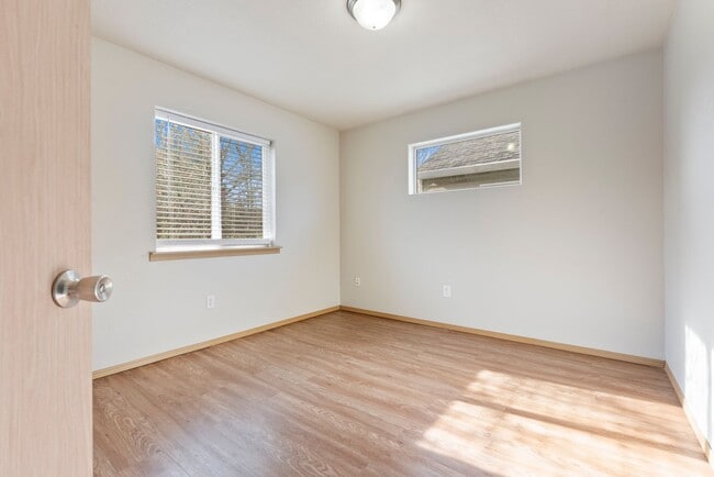 Building Photo - Beautiful 4bed/2.5bath