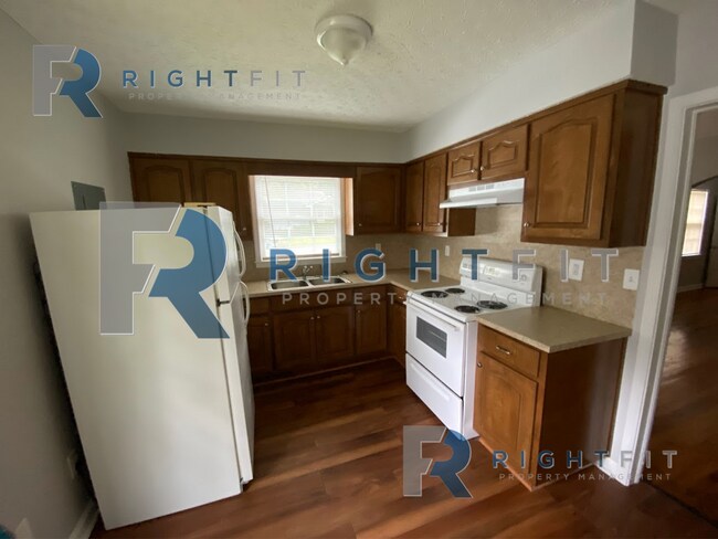 Building Photo - Newly renovated cottage in historic district!