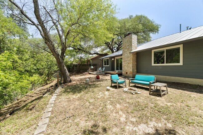 Building Photo - 5206 Suburban Dr