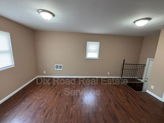 Building Photo - 1925 Highland St