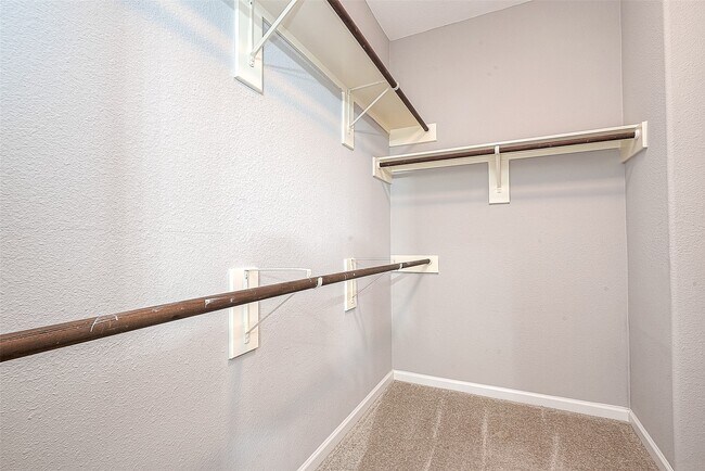 Building Photo - 5203 Heatherdawn Ct