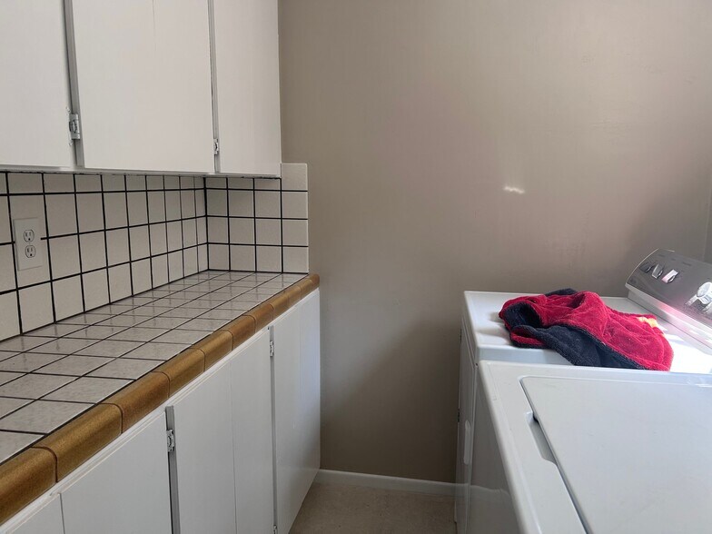 Building Photo - 398 Dunant Dr