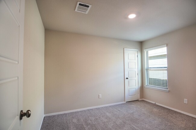 Building Photo - 21434 Holly Heights Rd