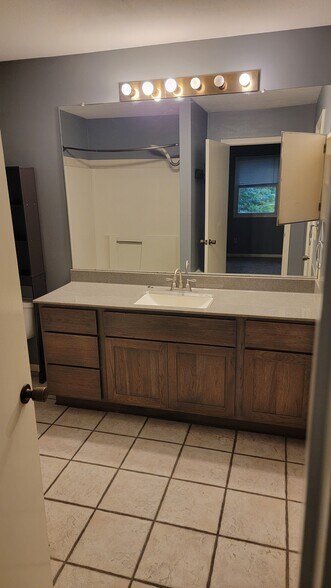 Building Photo - 3051 Elijah Pky