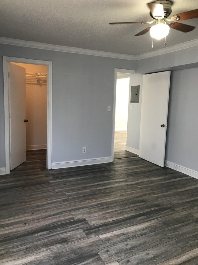 Building Photo - 1000 S Semoran Blvd