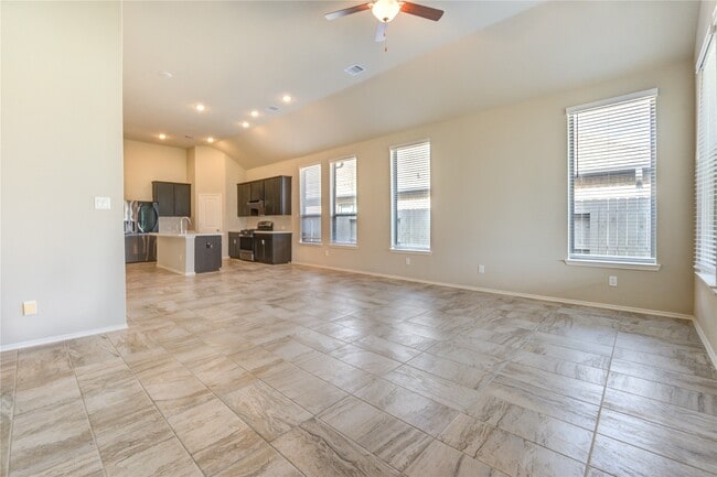 Building Photo - 4727 Crest Hill Dr